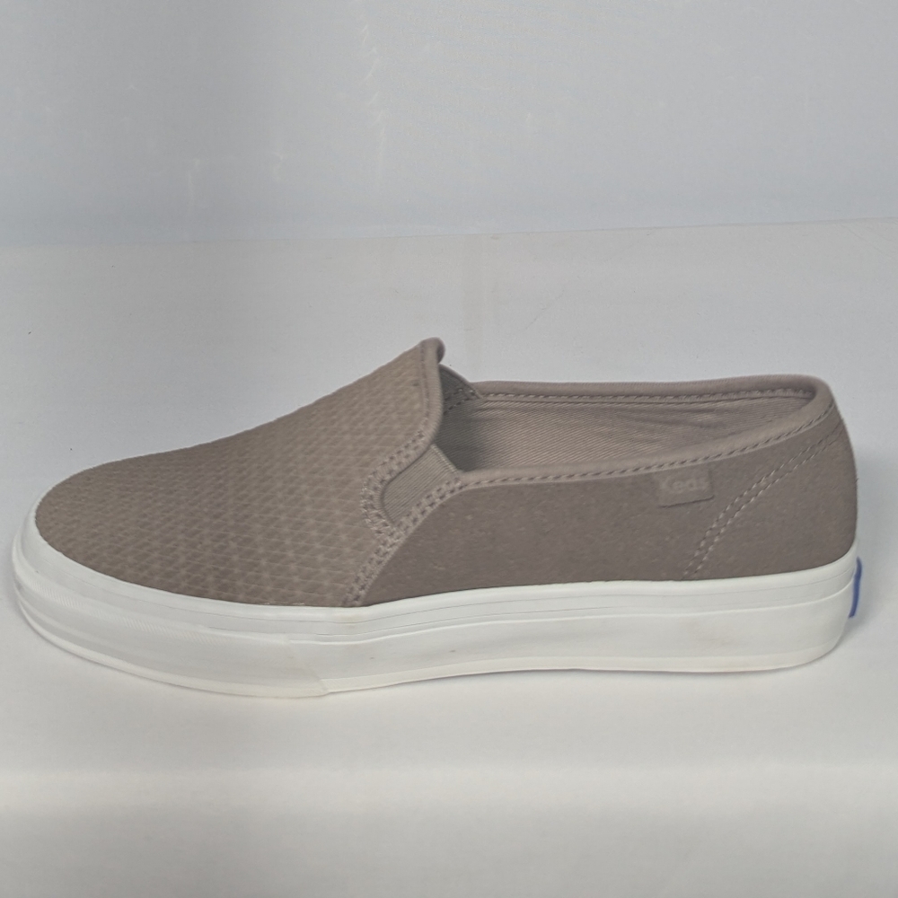 NEW Keds Womens Double Decker Emboss Suede Sneaker Sz 9 beige